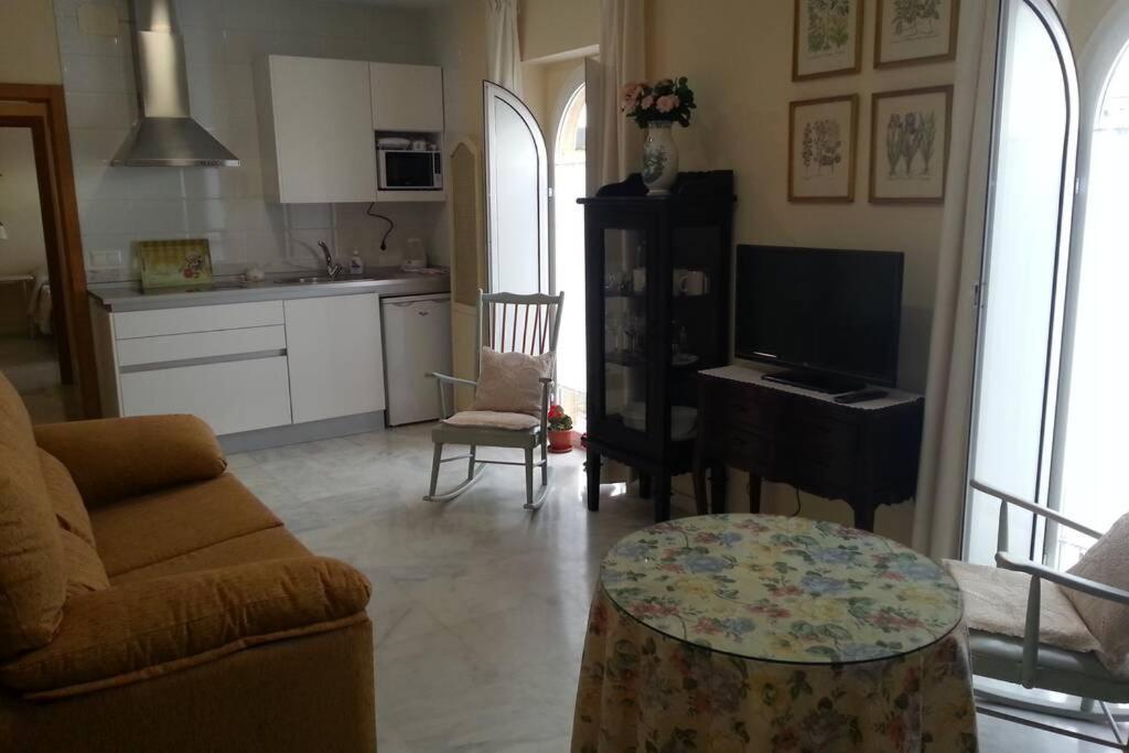 Clásico, Cerca A Jardines De Murillo Apartamento